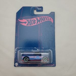 Hot Wheels 54th Anniversary Pearl & Chrome '67 Austin Mini Van